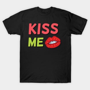 KISS ME T-Shirt